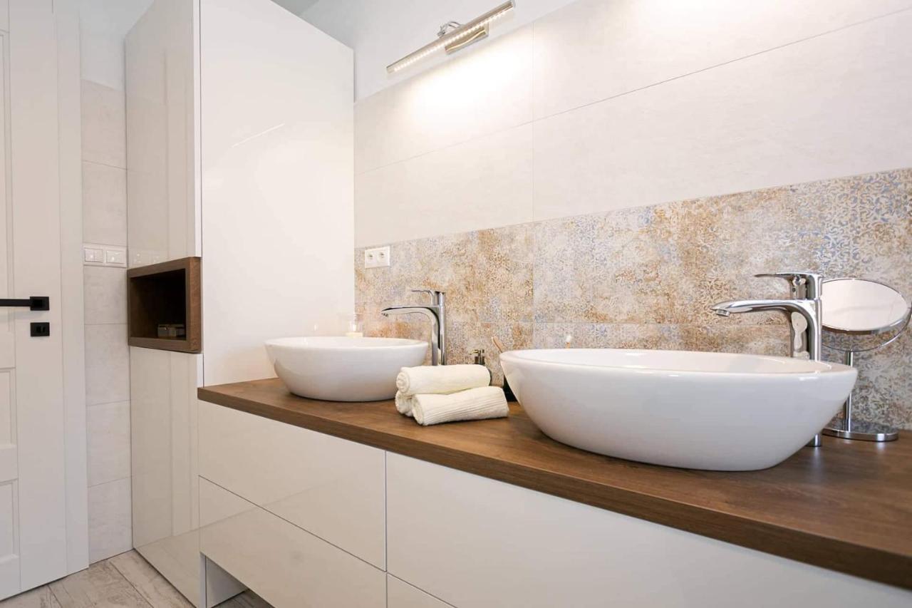 Bl - The Penthouse, 24Hr Self Check-In, 2 Bedrooms, Fireplace, Ac, Panoramic View From Main Balcony, 3-Minute Walk To City Center Banská Bystrica Buitenkant foto