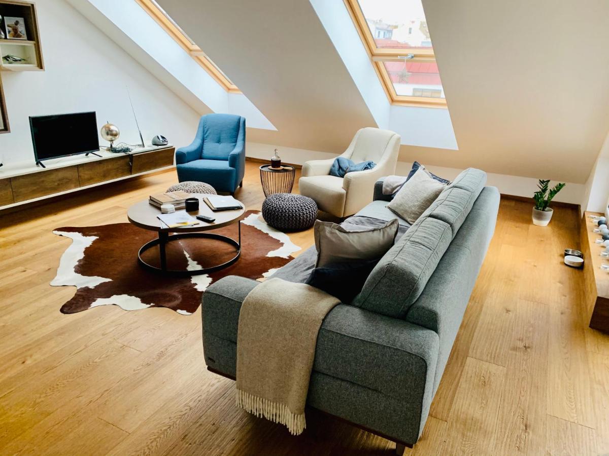 Bl - The Penthouse, 24Hr Self Check-In, 2 Bedrooms, Fireplace, Ac, Panoramic View From Main Balcony, 3-Minute Walk To City Center Banská Bystrica Buitenkant foto