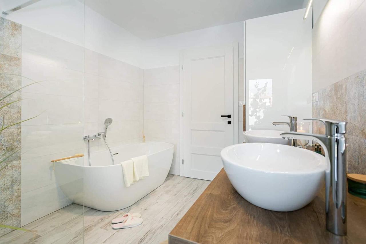 Bl - The Penthouse, 24Hr Self Check-In, 2 Bedrooms, Fireplace, Ac, Panoramic View From Main Balcony, 3-Minute Walk To City Center Banská Bystrica Buitenkant foto