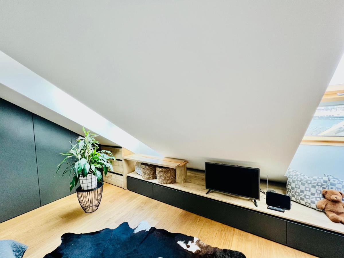 Bl - The Penthouse, 24Hr Self Check-In, 2 Bedrooms, Fireplace, Ac, Panoramic View From Main Balcony, 3-Minute Walk To City Center Banská Bystrica Buitenkant foto